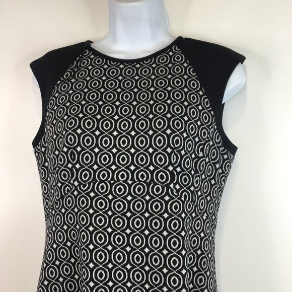 Maggy London Black and White Sleeveless Fit and Flare Lined Dress Size 8 - Picture 3 of 9